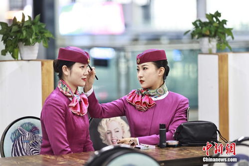 探訪(fǎng)動(dòng)車(chē)列車(chē)長(zhǎng)的禮儀培訓(xùn)課